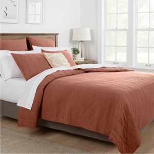 Threshold Space Dyed Cotton Linen Quilt, King. Grid Stitching, Cognac.